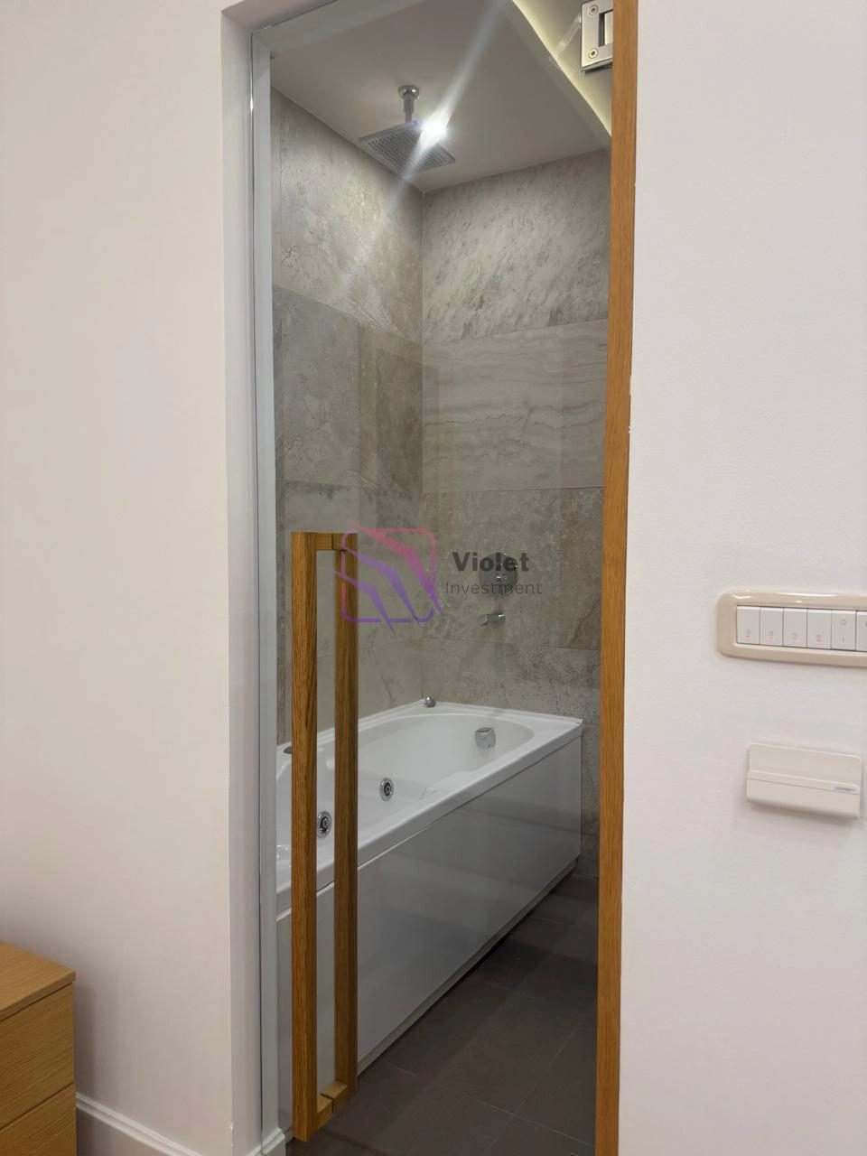 Dvosoban-stan-sa-terasom-u-centru-Budve-8 Izdavanje: Dvosoban stan 108 m² – Centar, Budva — fotografija 9