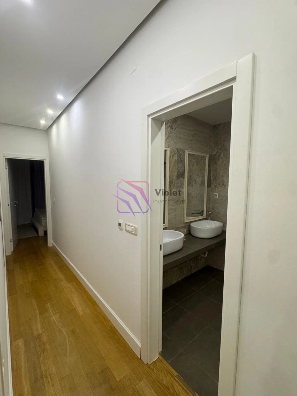 Dvosoban-stan-sa-terasom-u-centru-Budve-10 Izdavanje: Dvosoban stan 108 m² – Centar, Budva — fotografija 11