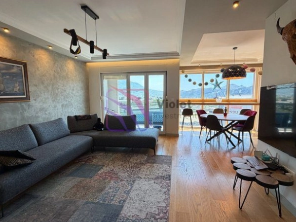 Trosoban stan 112 m² u naselju Rena
