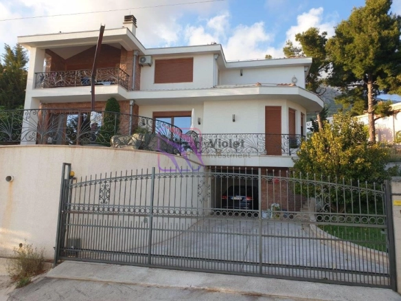 Kuća sa bazenom i pogledom na more u Šušnju