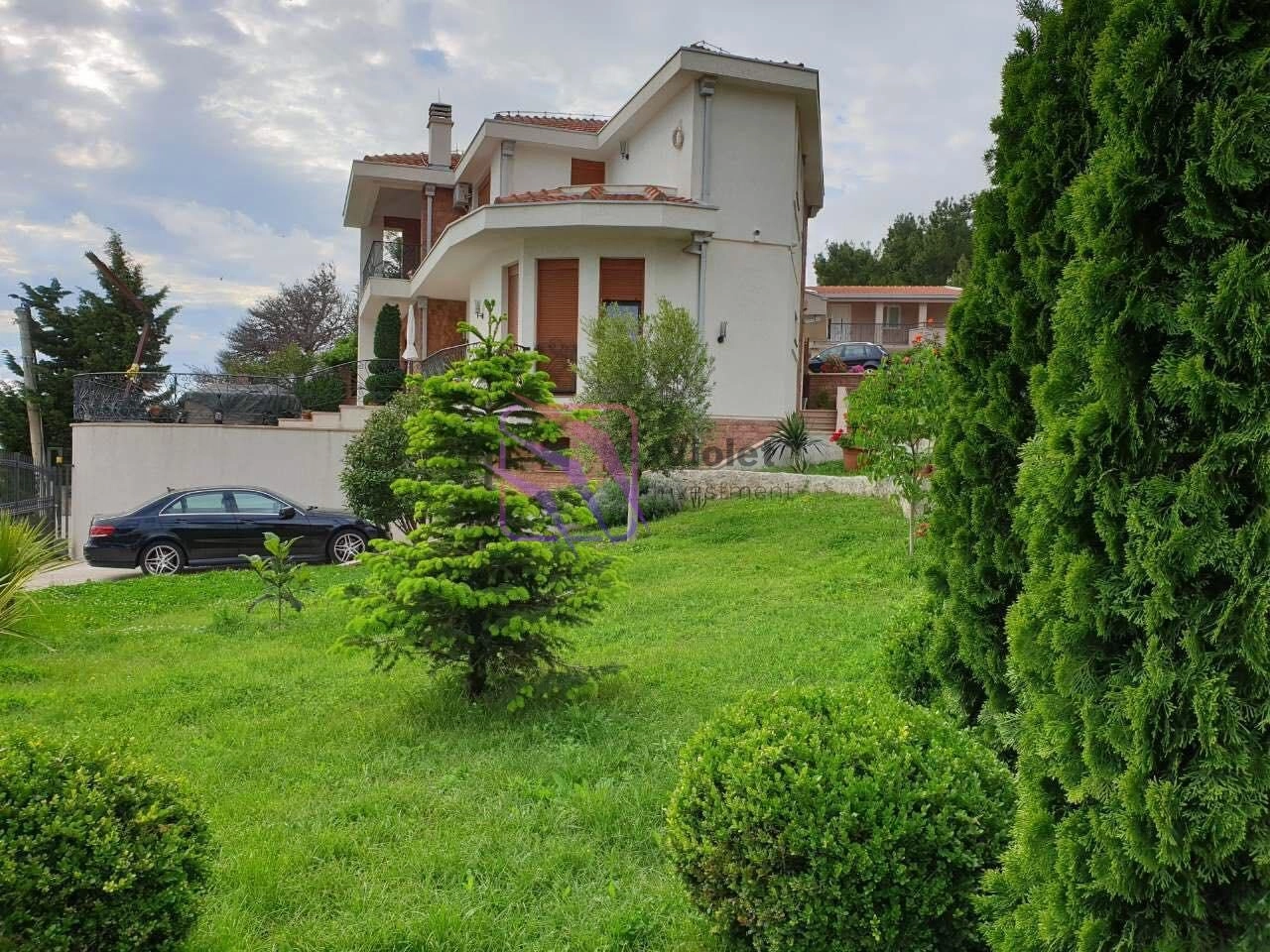 Kuca-sa-bazenom-i-pogledom-na-more-u-Susnju-Bar-1 Kuća 252 m² – Šušanj, Bar — fotografija 2