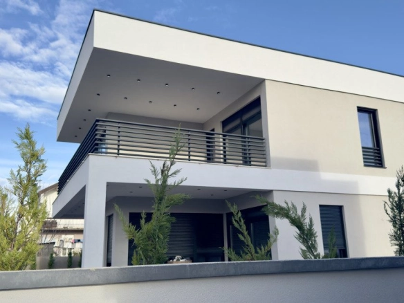 Izdavanje: Kuća 225 m² – Gornja Gorica, Podgorica