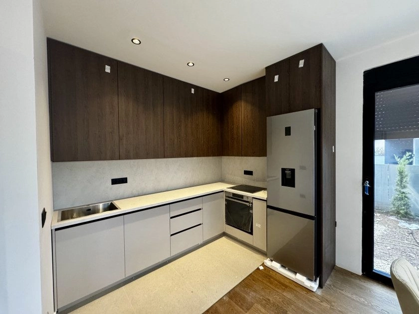 Kuca-sa-dvoristem-u-Gornjoj-Gorici-Podgorica-3 Izdavanje: Kuća 225 m² – Gornja Gorica, Podgorica — fotografija 8