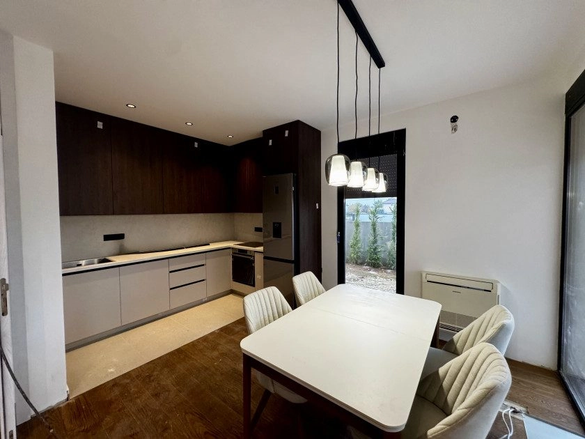 Kuca-sa-dvoristem-u-Gornjoj-Gorici-Podgorica-4 Izdavanje: Kuća 225 m² – Gornja Gorica, Podgorica — fotografija 7