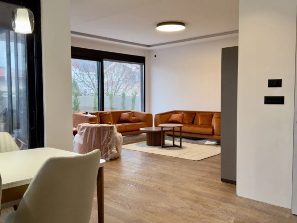 Izdavanje: Kuća 225 m² – Gornja Gorica, Podgorica — fotografija 6