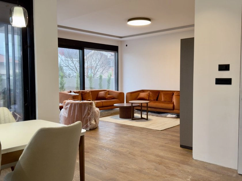 Kuca-sa-dvoristem-u-Gornjoj-Gorici-Podgorica-5 Izdavanje: Kuća 225 m² – Gornja Gorica, Podgorica — fotografija 6