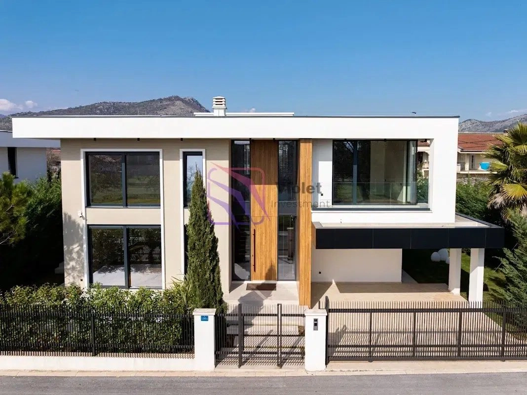 Izdavanje: Kuća 262 m² – Gornja Gorica, Podgorica