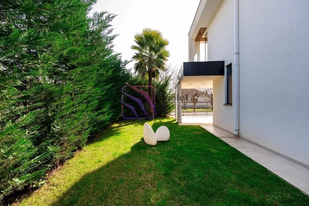 Kuca-na-dva-nivoa-u-Gornjoj-Gorici-Podgorica-3 Kuća 262 m² – Gornja Gorica, Podgorica — fotografija 4