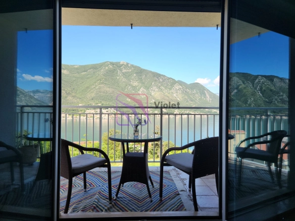 Trosoban stan 75 m² – Dobrota, Kotor — fotografija 4