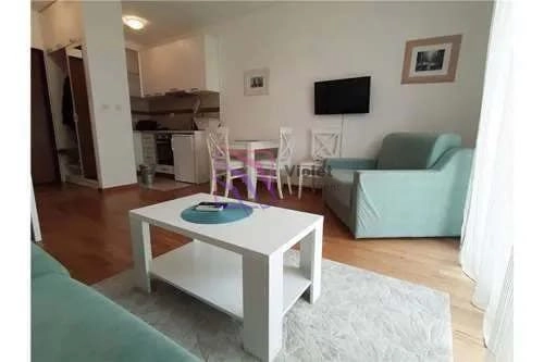 Namještena garsonjera u City kvartu