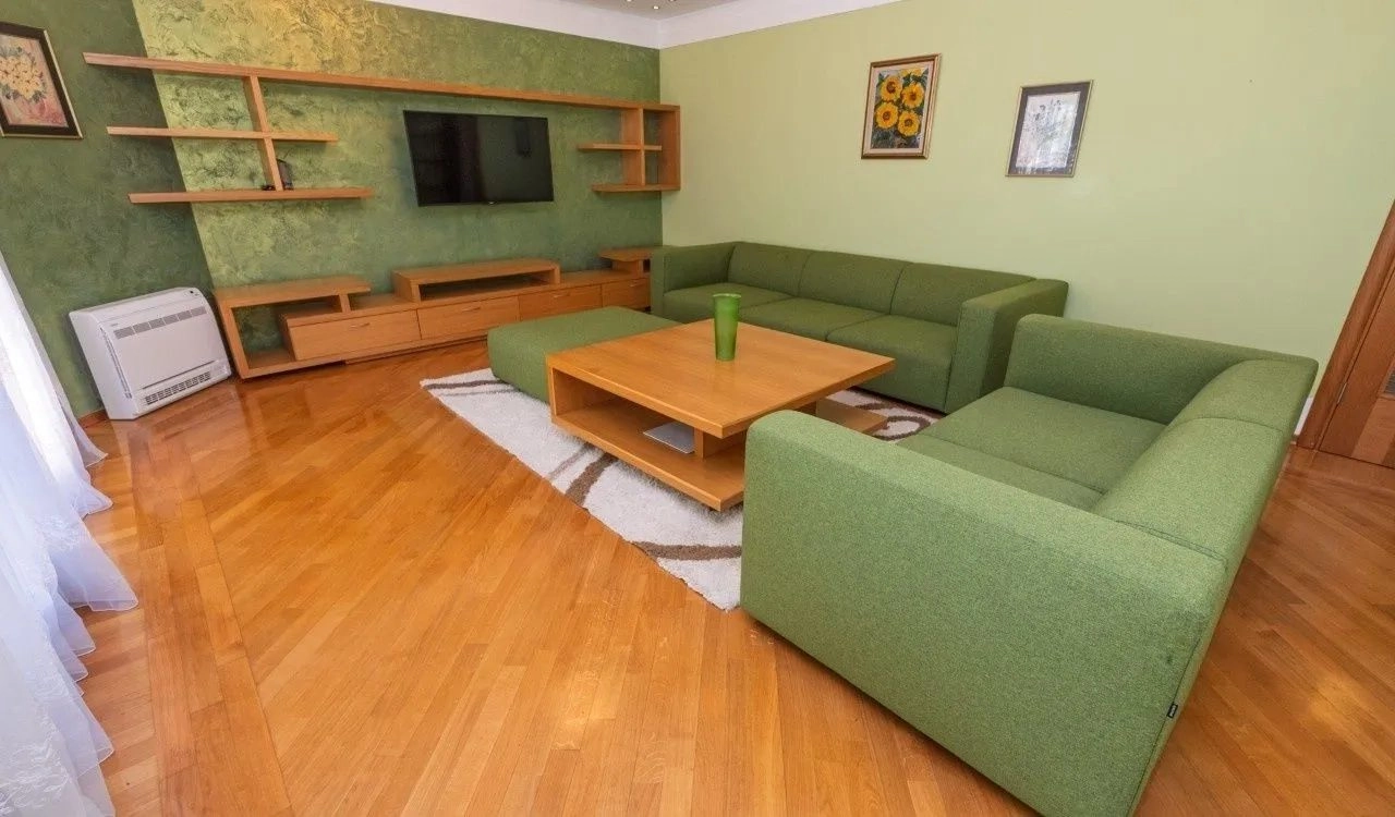 Trosoban-stan-sa-bastom-u-Centru-Podgorica-2 Trosoban stan 137 m² – Centar, Podgorica — fotografija 3