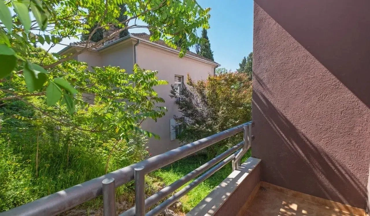 Trosoban-stan-sa-bastom-u-Centru-Podgorica-12 Trosoban stan 137 m² – Centar, Podgorica — fotografija 13
