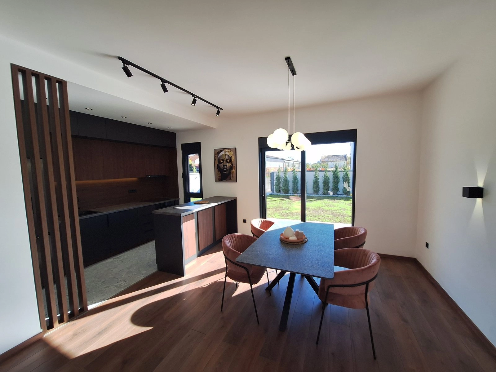 Kuca-sa-dvoristem-u-Gornjoj-Gorici-Podgorica-5 Kuća 169 m² – Gornja Gorica, Podgorica — fotografija 6