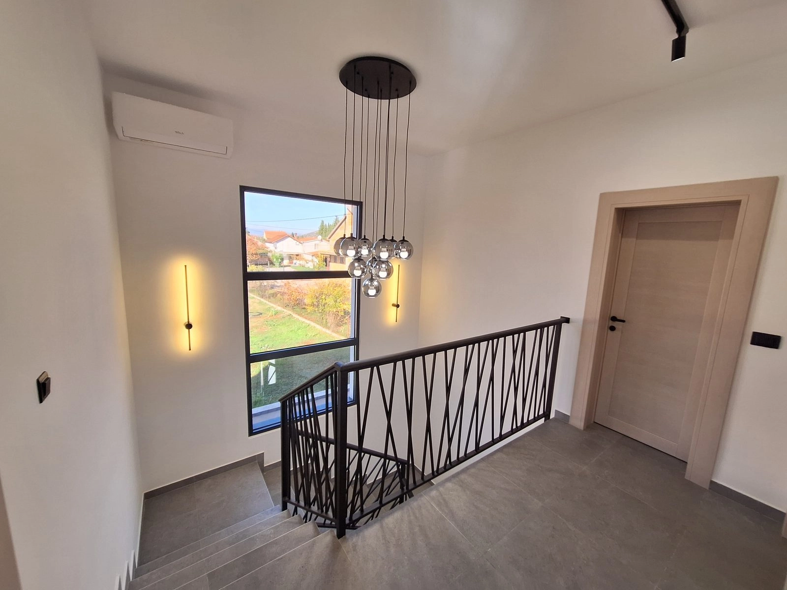 Kuca-sa-dvoristem-u-Gornjoj-Gorici-Podgorica-7 Kuća 169 m² – Gornja Gorica, Podgorica — fotografija 8