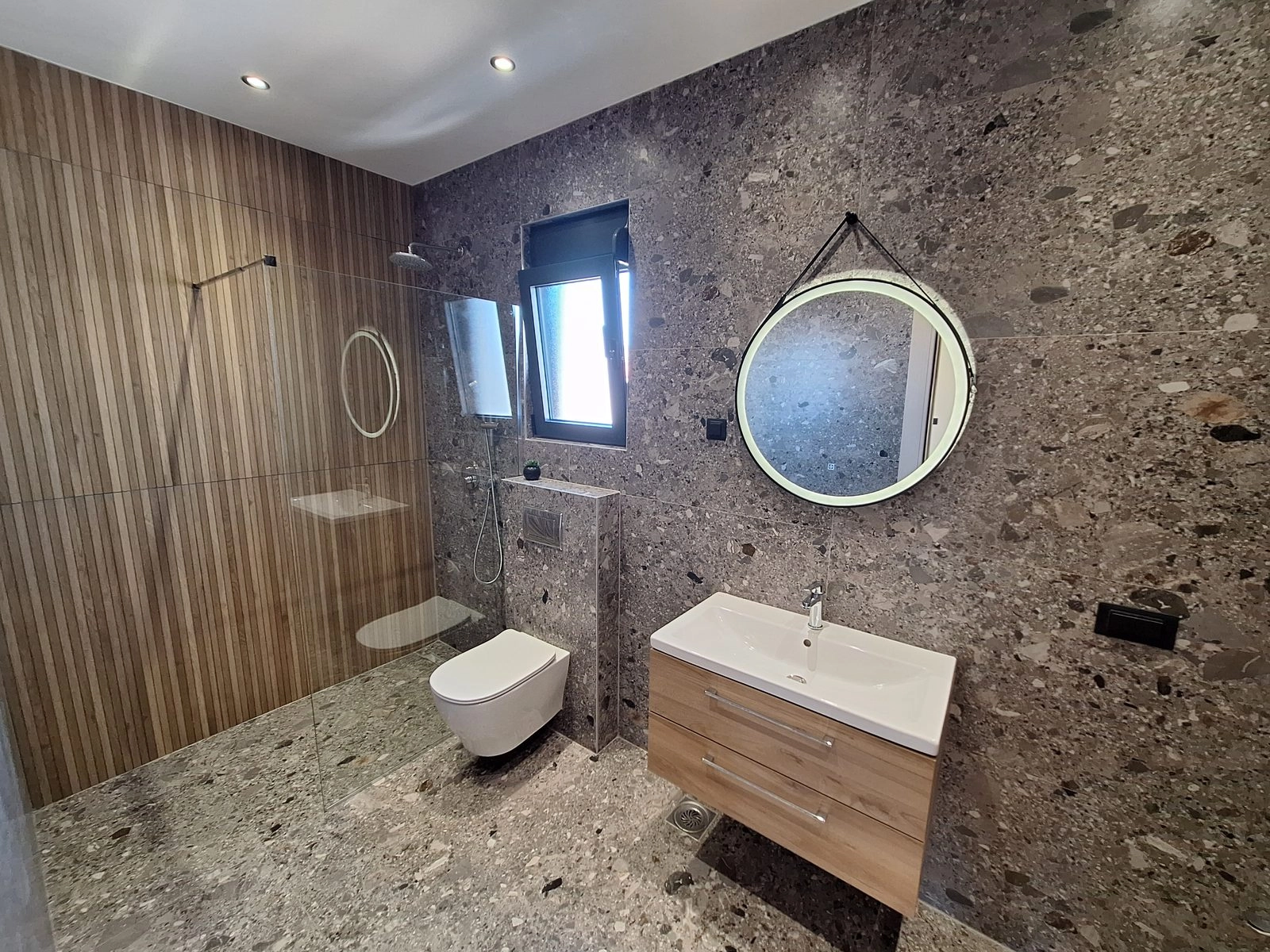 Kuca-sa-dvoristem-u-Gornjoj-Gorici-Podgorica-8 Kuća 169 m² – Gornja Gorica, Podgorica — fotografija 9