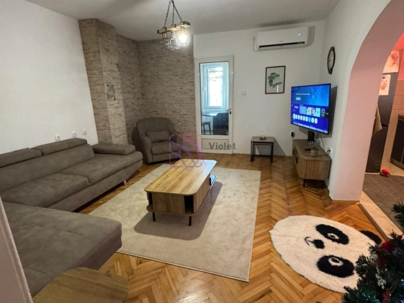 Namještena kuća sa dvorištem u Zagoriču