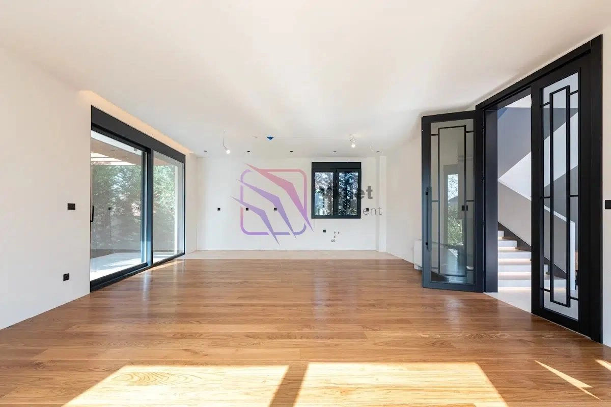 Izdavanje: Kuća 262 m² – Gornja Gorica, Podgorica — fotografija 9