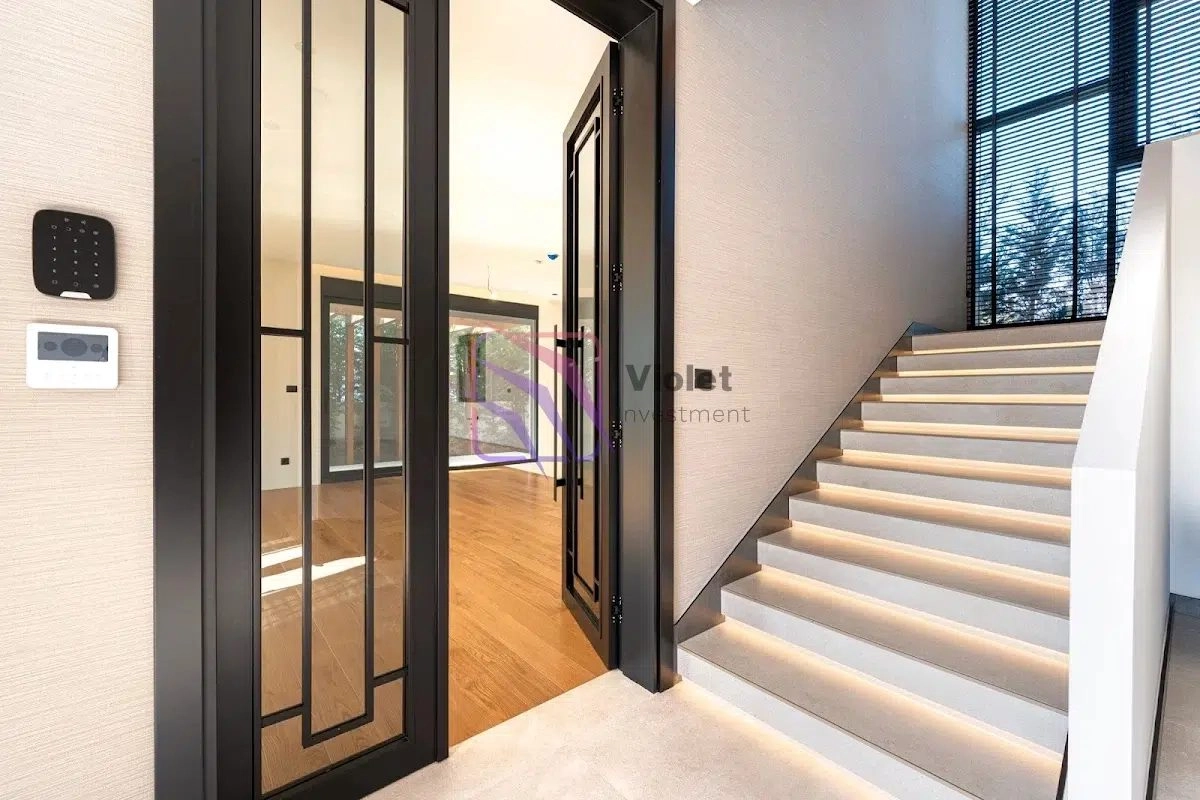 Izdavanje: Kuća 262 m² – Gornja Gorica, Podgorica — fotografija 11