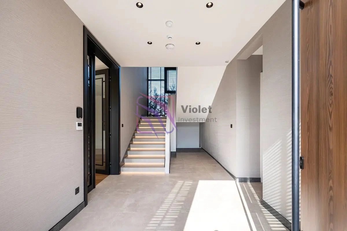 Izdavanje: Kuća 262 m² – Gornja Gorica, Podgorica — fotografija 12