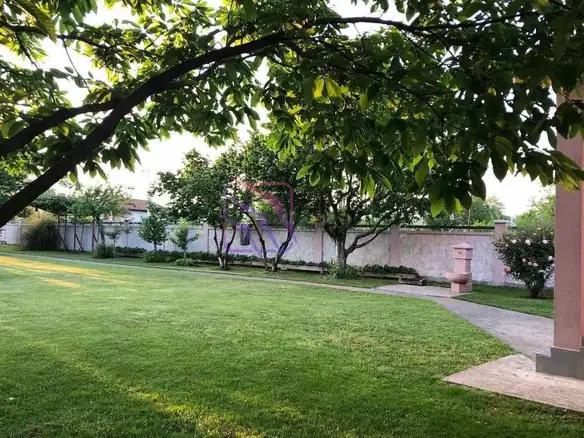 Izdavanje: Kuća 350 m² – Podgorica — fotografija 2