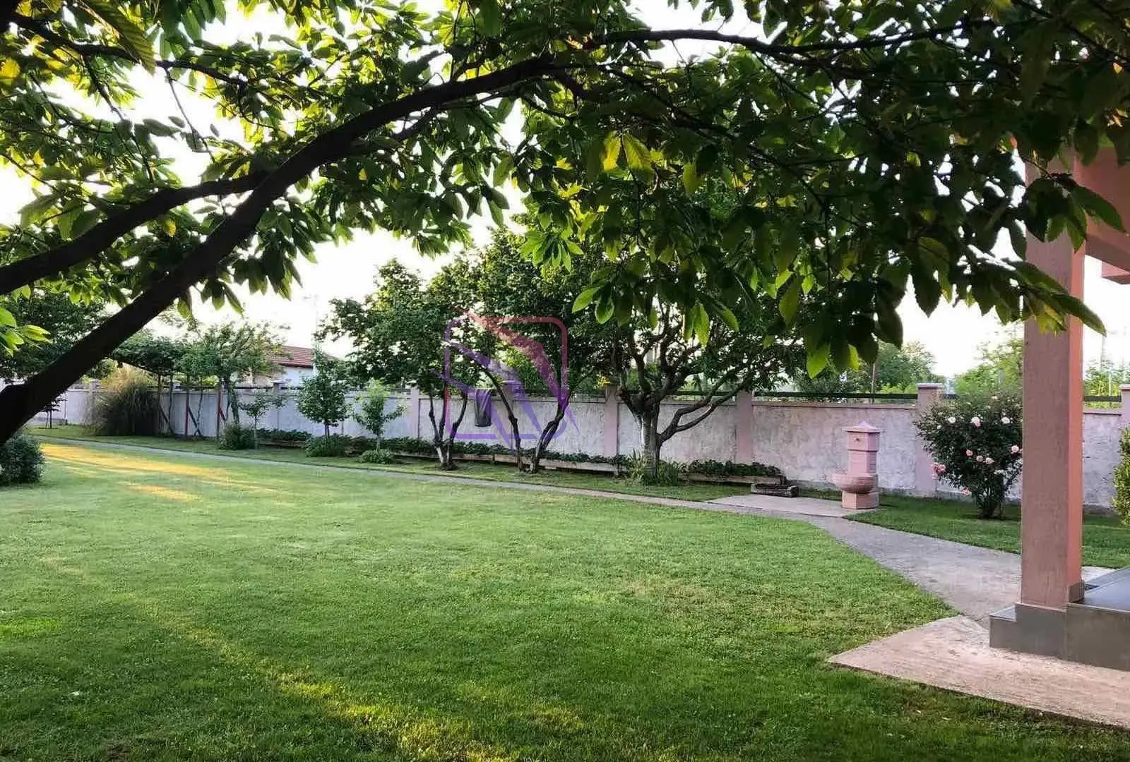 Namjestena-kuca-sa-dvoristem-za-izdavanje-Podgorica-1 Izdavanje: Kuća 350 m² – Podgorica — fotografija 2