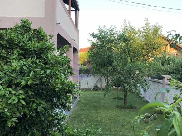 Izdavanje: Kuća 350 m² – Podgorica — fotografija 14