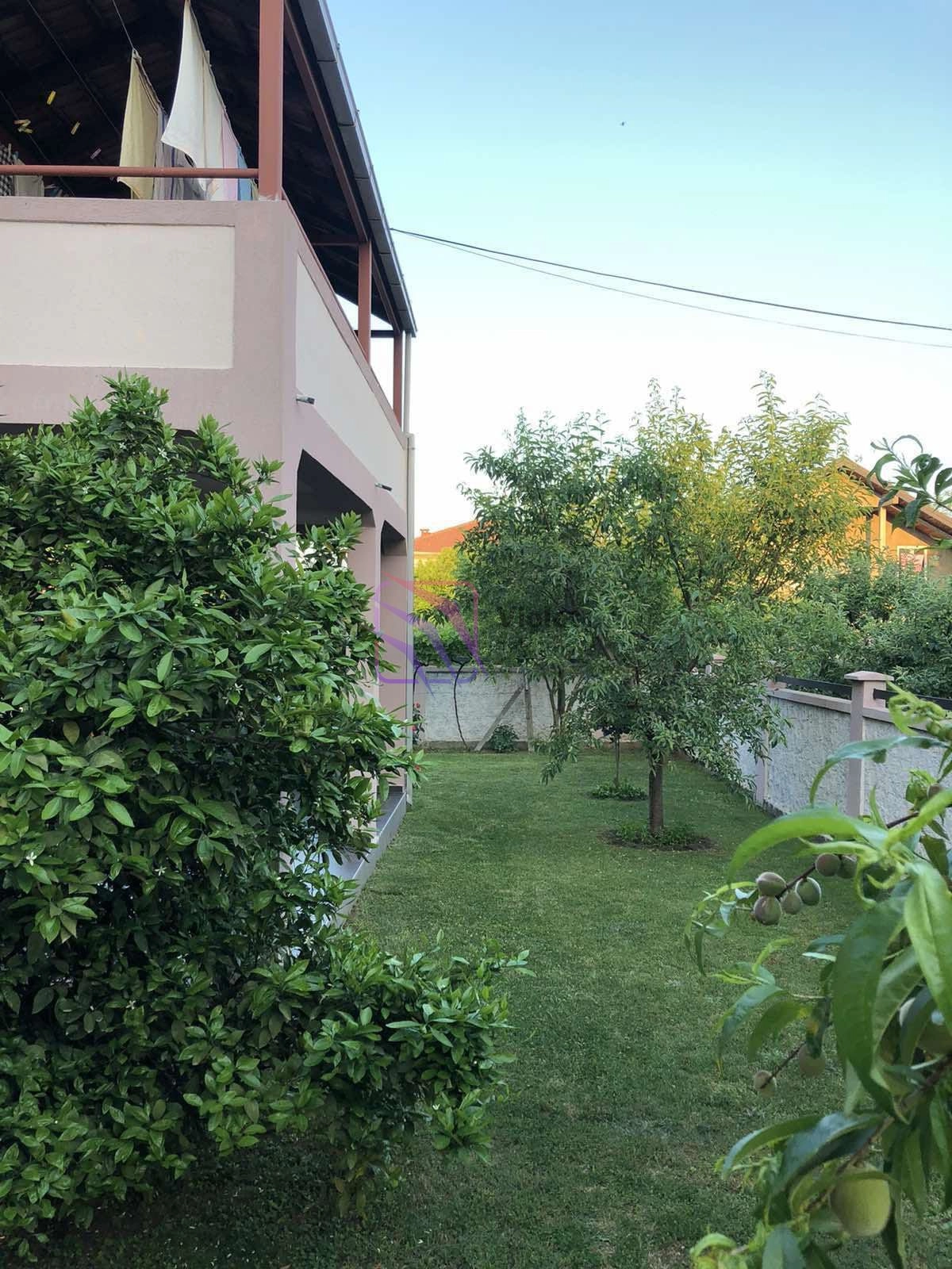 Namjestena-kuca-sa-dvoristem-za-izdavanje-Podgorica-13 Izdavanje: Kuća 350 m² – Podgorica — fotografija 14