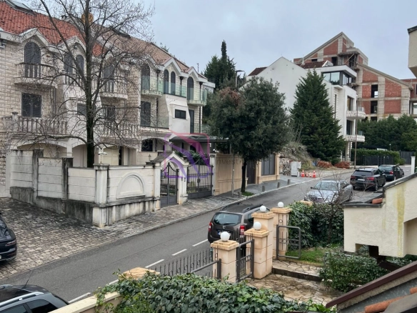 Izdavanje: Kuća – Gorica C, Podgorica — fotografija 2