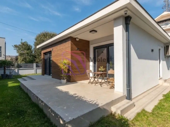 Izdavanje: Kuća 160 m² – Dalmatinska, Podgorica — fotografija 2