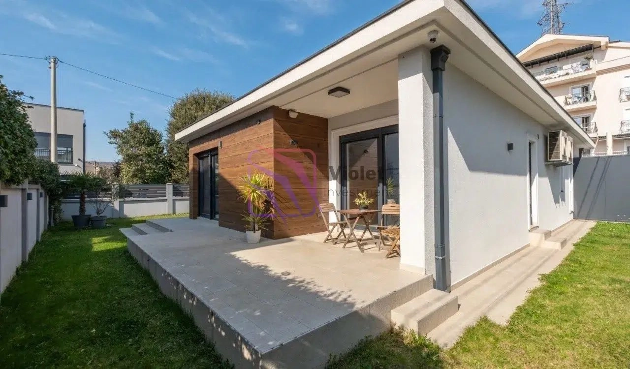 Kuca-sa-dvoristem-na-Dalmatinskoj-Podgorica-1 Izdavanje: Kuća 160 m² – Dalmatinska, Podgorica — fotografija 2