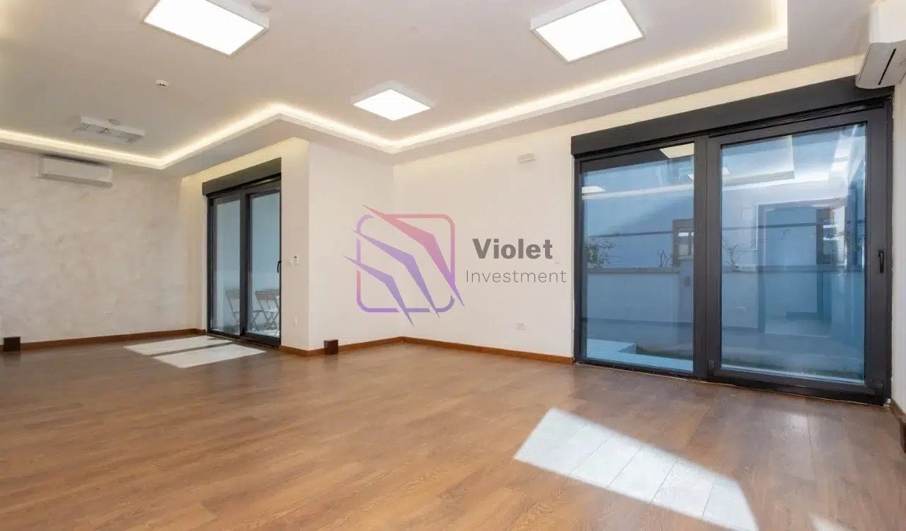 Kuca-sa-dvoristem-na-Dalmatinskoj-Podgorica-4 Izdavanje: Kuća 160 m² – Dalmatinska, Podgorica — fotografija 5
