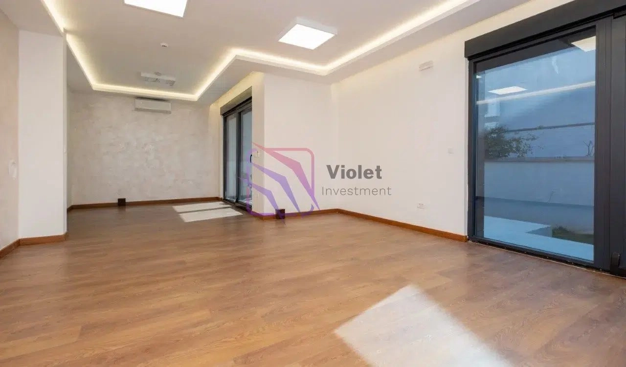 Kuca-sa-dvoristem-na-Dalmatinskoj-Podgorica-5 Izdavanje: Kuća 160 m² – Dalmatinska, Podgorica — fotografija 6