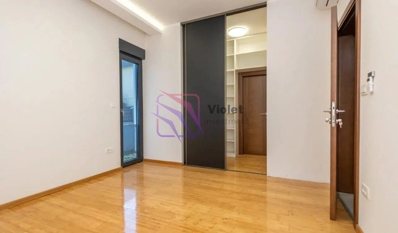 Kuca-sa-dvoristem-na-Dalmatinskoj-Podgorica-7 Izdavanje: Kuća 160 m² – Dalmatinska, Podgorica — fotografija 8