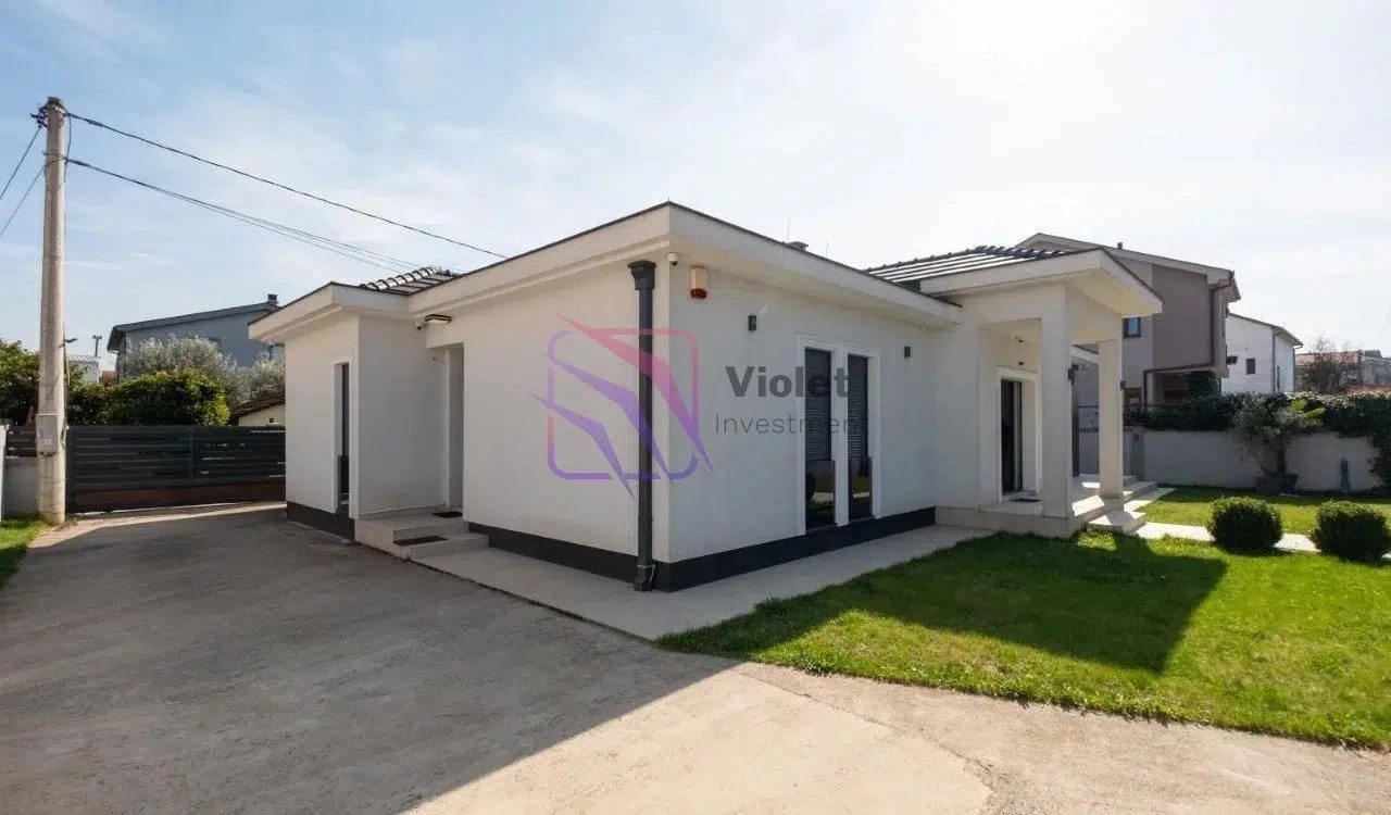 Kuca-sa-dvoristem-na-Dalmatinskoj-Podgorica-11 Izdavanje: Kuća 160 m² – Dalmatinska, Podgorica — fotografija 12
