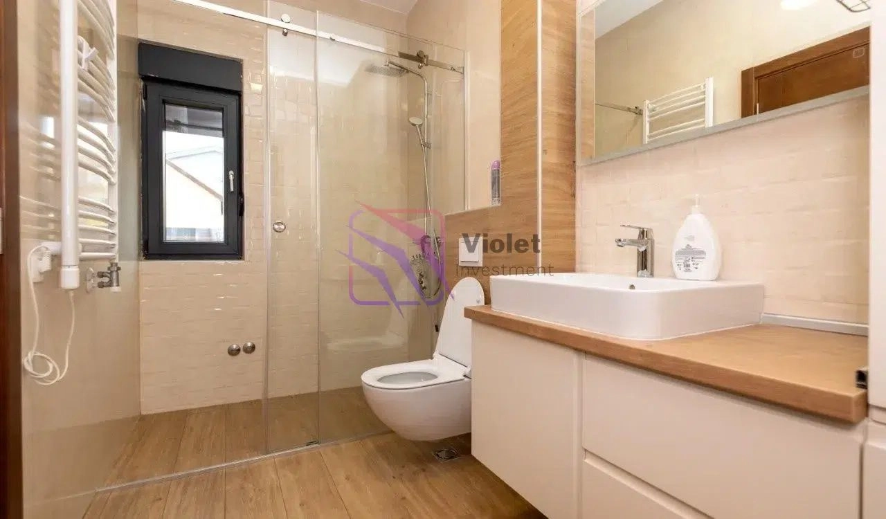 Kuca-sa-dvoristem-na-Dalmatinskoj-Podgorica-13 Izdavanje: Kuća 160 m² – Dalmatinska, Podgorica — fotografija 14