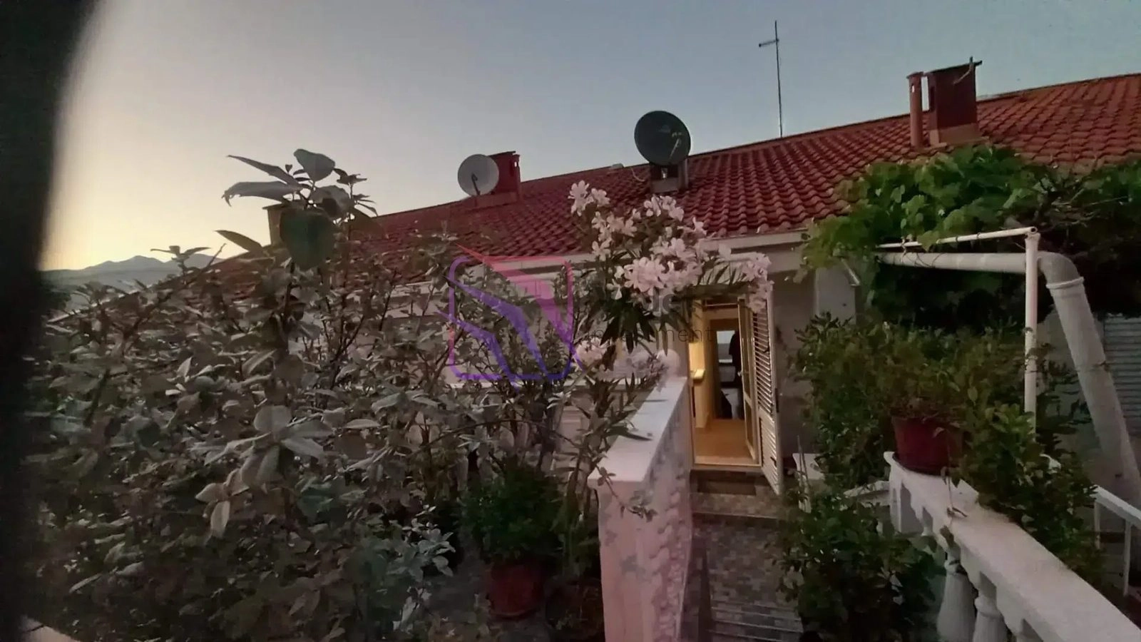 Dvosoban-stan-na-tri-nivoa-u-Krasicima-Tivat-2 Dvosoban stan 55 m² – Krašići, Tivat — fotografija 3