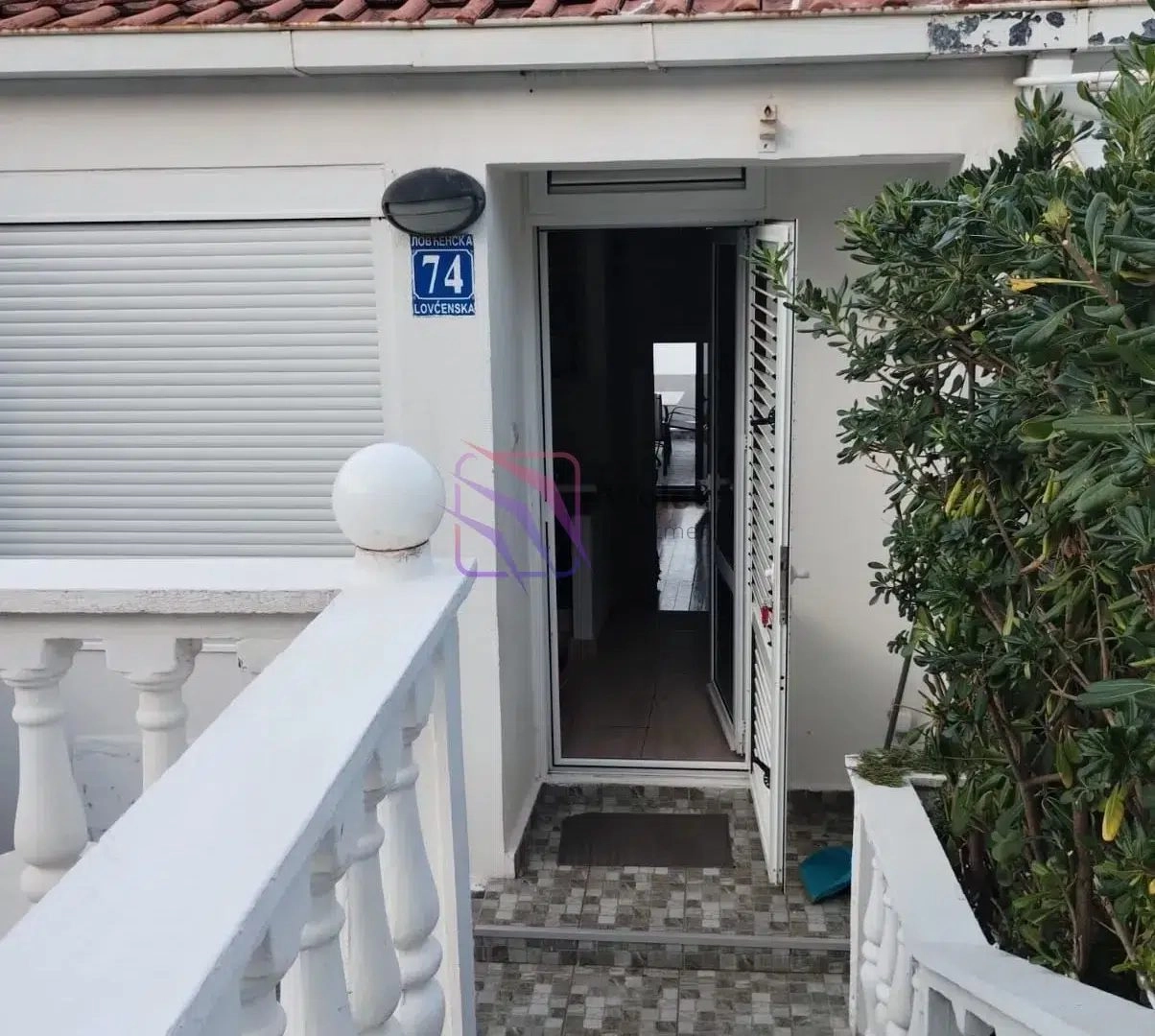 Dvosoban-stan-na-tri-nivoa-u-Krasicima-Tivat-5 Dvosoban stan 55 m² – Krašići, Tivat — fotografija 6