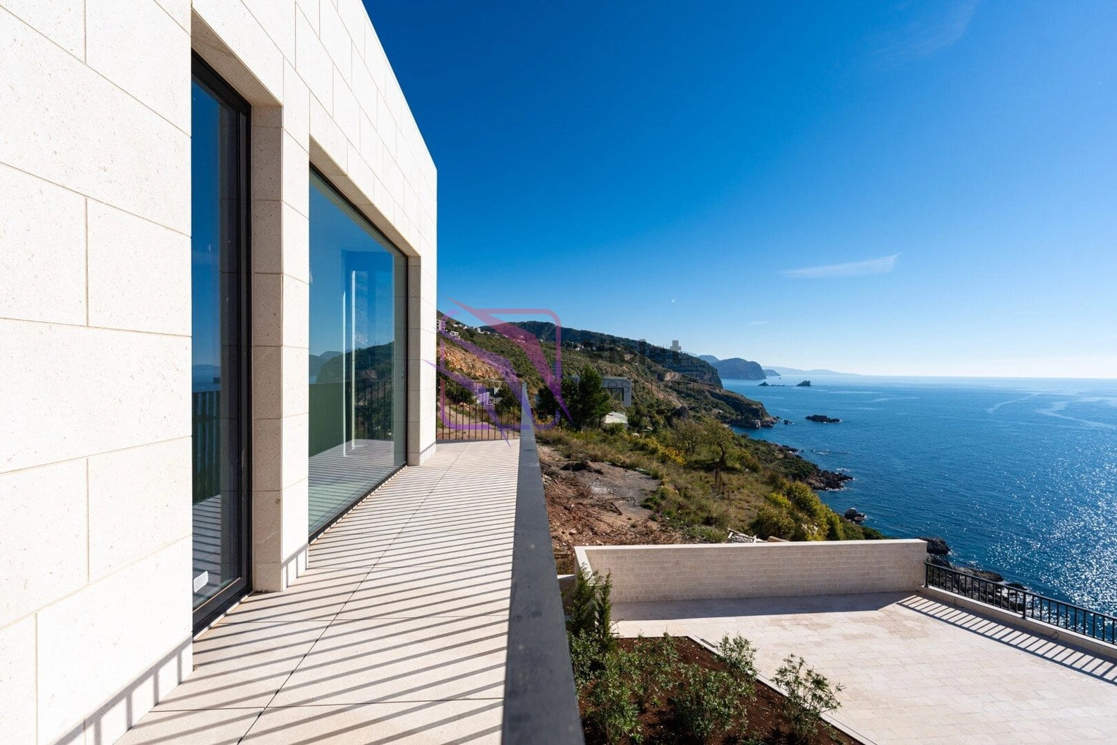 Kuca-sa-bazenom-i-pogledom-na-more-Rezevici-Budva-9 Kuća 580 m² – Reževići, Budva — fotografija 10