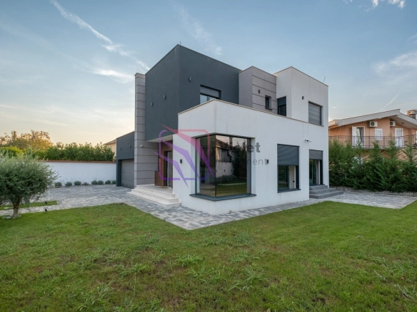 Izdavanje: Kuća 180 m² – Gornja Gorica, Podgorica — fotografija 4