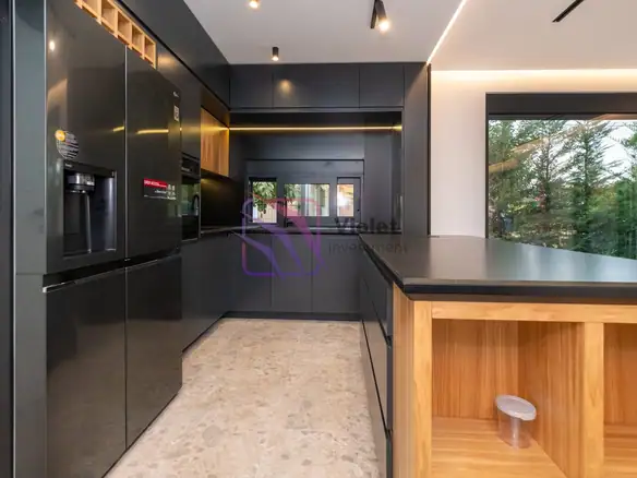 Izdavanje: Kuća 180 m² – Gornja Gorica, Podgorica — fotografija 9