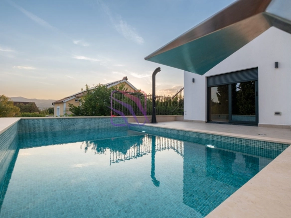 Izdavanje: Kuća 180 m² – Gornja Gorica, Podgorica — fotografija 15