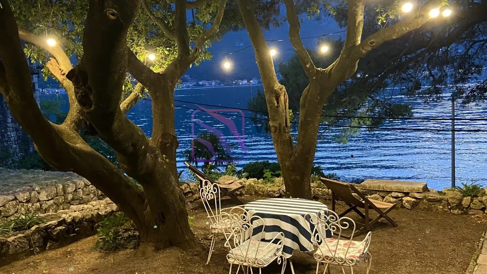 Kamena-kuca-u-prvoj-liniji-do-mora-Dobrota-Kotor-6 Kuća 180 m² – Dobrota, Kotor — fotografija 7