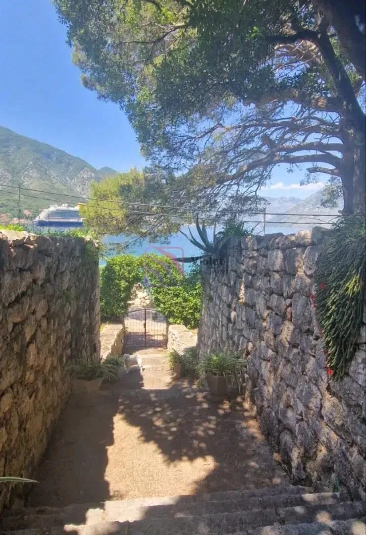 Kamena-kuca-u-prvoj-liniji-do-mora-Dobrota-Kotor-7 Kuća 180 m² – Dobrota, Kotor — fotografija 8