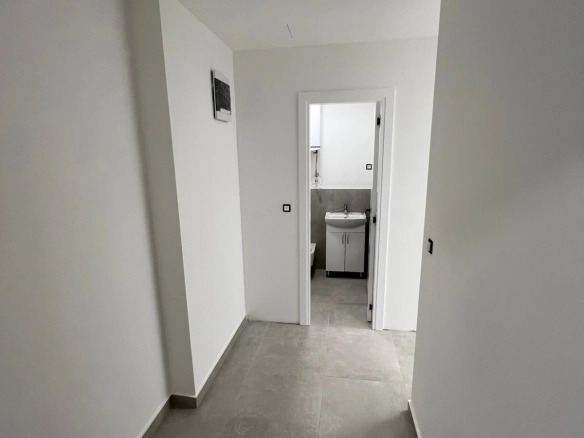 Izdavanje: Poslovni prostor 95 m² – City kvart, Podgorica — fotografija 9