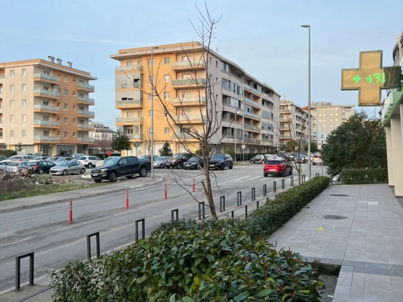 Izdavanje: Poslovni prostor 95 m² – City kvart, Podgorica — fotografija 14