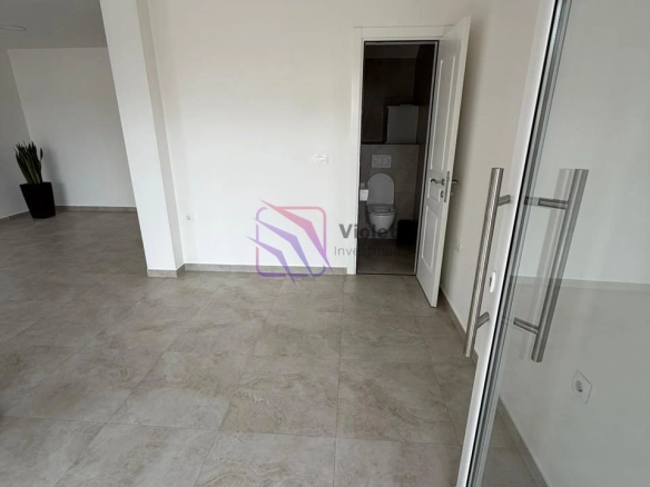 Izdavanje: Poslovni prostor 37 m² – Krivi most, Podgorica — fotografija 4