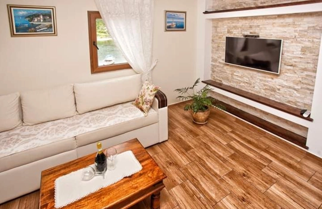 Kamena-kuca-na-Lustici-Tivat-5 Kuća 107 m² – Tivat — fotografija 6