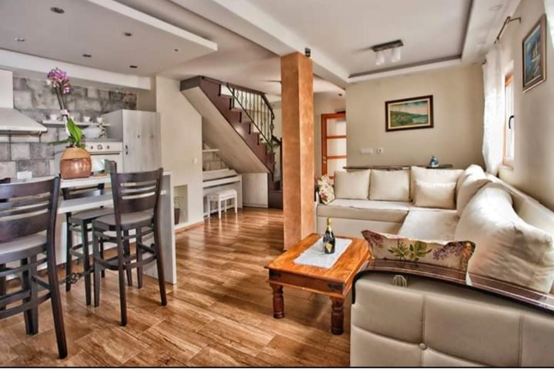 Kamena-kuca-na-Lustici-Tivat-6 Kuća 107 m² – Tivat — fotografija 7