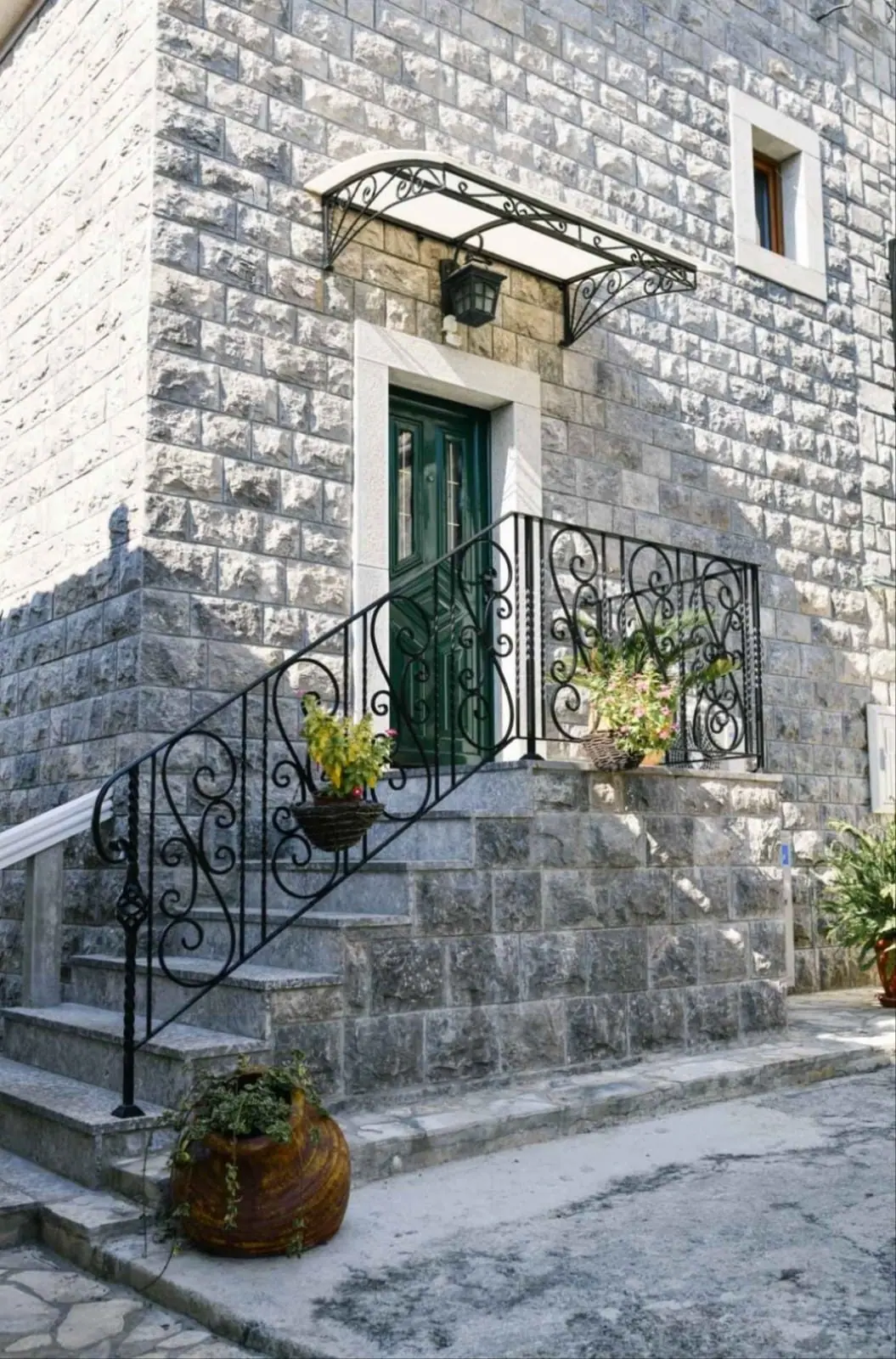 Kamena-kuca-na-Lustici-Tivat-11 Kuća 107 m² – Tivat — fotografija 12