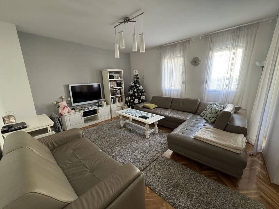 Trosoban-stan-u-Bloku-6-Podgorica Trosoban stan u Bloku 6